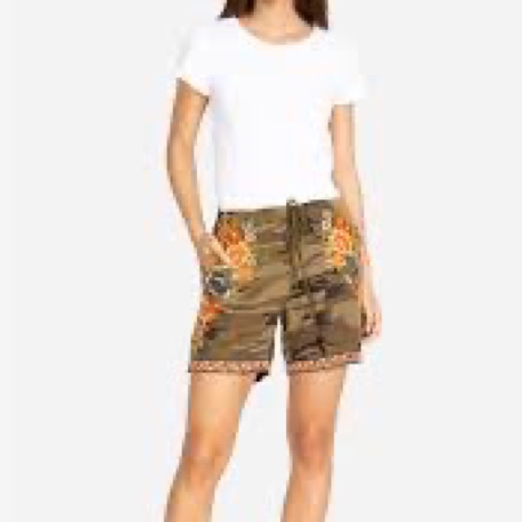 Johnny Was Pants - Johnny Was JW Los Angeles Sentrie Linen Camo Embroidered Shorts - Size Medium